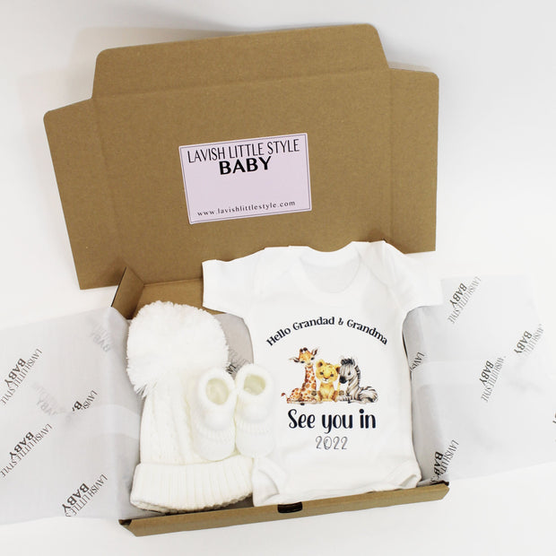 Three Piece Baby Announcement Safari Set - Hello 'Family Members'